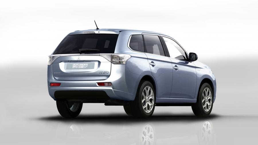  Mitsubishi Outlander PHEV 2012 года  (фото 19 из 48)